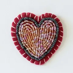 大きいハートビーズブローチ.３