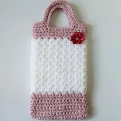 ピンク白のスマホバッグ