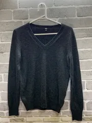 【C1-21】◇ UNIQLO Mサイズ　リラックスフィット　Vネックニット　グレー色