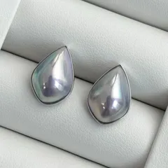 マベパール 奄美大島 K18ピアス ブルー/紫系 盾形/ドロップ 鮮やかな干渉色