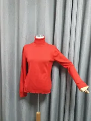 レッド タートルネック ニット