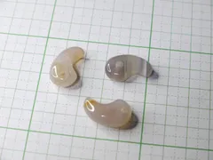 《パワーストーン》【グレーアガーテ】★１個売り★天然石古代勾玉20ｘ13ｘ7mm　小前田古墳群の近所から発送