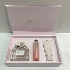 久万ノ台97   Dior   Miss Dior  ミスディオール　コフレ　ブルーミングブーケ　オードゥトワレ　30ml　香水　アディクトリップグロウ　001 ピンク　リップバーム　ハンドクリーム　20ml  ギフト　クリスマス　3点セット　松山久万ノ台店