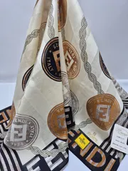 【新品】FENDI レディースハンカチ 約58㎝ 大判サイズ ミニスカーフ おひざ掛け