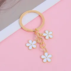 フラワー キーホルダー バッグチャーム 白 ホワイト ゴールド 花 3連 揺れる キーリング レディース 韓国 おしゃれ かわいい 鍵 車 家 スマートキー ストラップ アクセサリー【3個セット】
