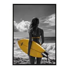 【A4サイズ（約21x30cm）】【lh-poster-9487】【フレーム付き】サーフガール モノクロ 海 サーフィン サーフボード ポスター 美女 1980s レトロ セピア ビーチ 海 白黒 かっこいい クール　インテリア