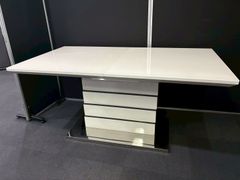 IKEA ダイニングテーブ大型 伸縮型 6人 BJURSTA 白 引き取り限定 IKEA ダイニングテーブ大型 伸縮型 6人 BJURSTA 白 引き取り限定