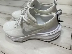 新品未使用　ナイキ　インヴィンシブルラン3 27cm ナイキ インヴィンシブル 3が1月26日からナイキメンバー先行発売