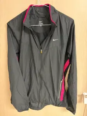 ナイキ ブラック/ピンク ウィンドブレーカー ジャケット