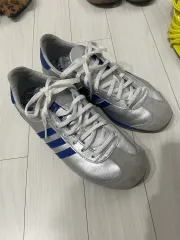 アディダス シルバー/ブルー スニーカー