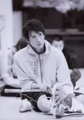 【中古】生写真(男性) 輝馬(乾貞治)/全身・衣装ジャージ・ラケット・右手ペン・モノクロ・私服ショット/ミュージカル『テニスの王子様』2ndシーズン  コンサート Dream Live 2011