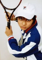 【中古】生写真(男性) 柳浩太郎(越前リョーマ)/バストアップ・ラケット構え・ユニフォーム・帽子・キャラクターショット/ミュージカル「テニスの王子様」不動峰公演 公式生写真