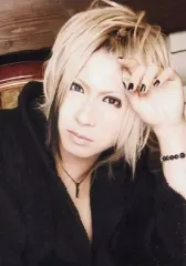 【中古】生写真(男性) ゴールデンボンバー/歌広場淳/バストアップ・バスローブ黒・左手頭・背景茶色・枠無し/公式生写真