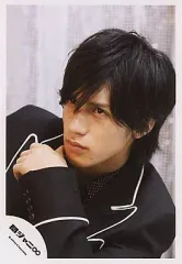 【中古】生写真(ジャニーズ) 関ジャニ∞/錦戸亮/バストアップ・ジャケット黒・目線左・左手胸/公式生写真