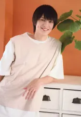 【中古】生写真(男性) 瀬戸啓太/上半身・衣装白・ベージュ・左手曲げ・植物・背景オレンジ/「瀬戸啓太 BIRTHDAY EVENT2019」ランダムブロマイド