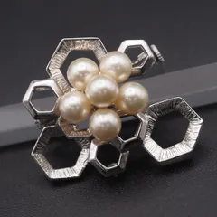 J633 本真珠 6.3mm6珠 パール SILVER刻印 ブローチ ヘキサゴン ハチの巣 ハニカム デザイン シルバー コサージュ 6月誕生石