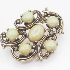 J961 イギリス ヴィンテージ MIRACLE ミラクル ブローチ グリーン ストーン風 ゴールド デザイン 英国 アンティーク