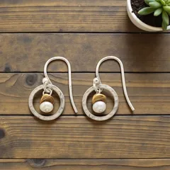 小ぶり フックピアス シルバー×ゴールド×パール コンビ 上品 大人かわいい 秋冬コーデにぴったり シンプル 個性派デザイン デイリーアクセサリー レディース ギフト プレゼント おしゃれ