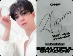 【中古】コレクションカード(男性) ONF(オンエンオフ)/ワイアット(WYATT)/裏面印刷サイン入り/CD「BEAUTIFUL SHADOW」(WHITE LIGHT VER.)封入フォトカード