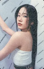 【中古】コレクションカード(女性) LE SSERAFIM/カズハ(KAZUHA)/ホログラム仕様/CD「UNFORGIVEN」MUSIC PLANT特典フォトカード