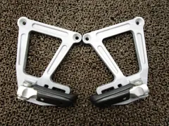 KTM 640LC4 スーパーモト タンデムステップ ステー 左右 △X743！VBKGSL KTM 【 584 】 キャブ車 動画有のサムネイル