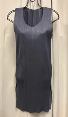 ［レア！］イッセイミヤケ　ノースリーブタンクトッププリーツ加工 ☆送料無料☆大胆な柄なのに上品なタンクトップ PLEATS PLEASE ISSEY