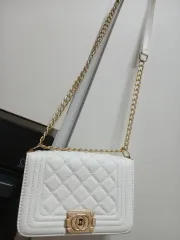 白キルティング ゴールドチェーン クロスバッグ
