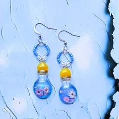 小瓶　レジン　花　ブルー　青　ネイビー　ビーズ　ピアス　イヤリング