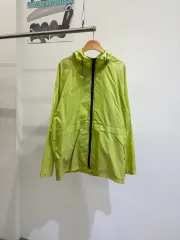 UNIQLO ウィンドブレーカー