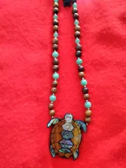 レディース アクセサリー 天然素材 亀モチーフ・ネックレス 木製ビーズ×天然石×貝インレイ・ペンダントアクセサリー 中古 N267