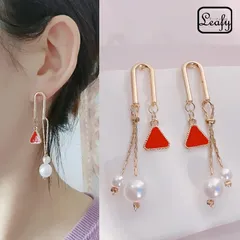 Leafy 存在感抜群！逆U字の個性的デザインピアス 1ペア レディース レッド 気合を入れてお洒落をしたい時に!  小顔効果 ゴールド 赤 パール 真珠 三角 トライアングル 揺れる お出かけ イベント デート  普段使い  卒園式 x09166ar