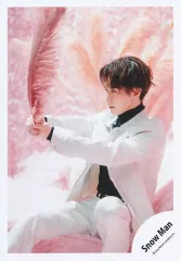 【中古】生写真(STARTO) Snow Man/渡辺翔太/膝上/シングル「LOVE TRIGGER / We’ll go together」MV＆ジャケ写オフショット/公式生写真