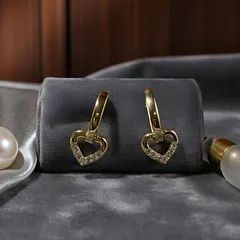 ​両耳ピアス 高見え ハート型ラインストーン ゴールド フープピアス ジルコンハート 冬コーデ 新品未使用 上品 華奢見え