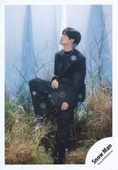 【中古】生写真(STARTO) Snow Man/目黒蓮/全身/アルバム「RAYS」MVオフショット/公式生写真