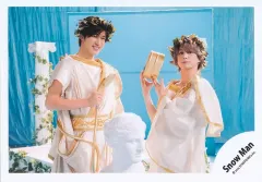 【中古】生写真(STARTO) Snow Man/目黒蓮・佐久間大介/横型・膝上/アルバム「RAYS」MVオフショット/公式生写真