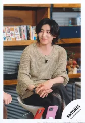 【中古】生写真(STARTO) SixTONES/京本大我/膝上/「祝結成9周年!生配信LIVE」オフショット/公式生写真