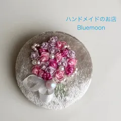 R2 ミニ薔薇のブーケ ブローチ ハンドメイド くるみボタン リボン刺繍 ビーズ 刺繍
