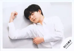 【中古】生写真(STARTO) なにわ男子/長尾謙杜/横型・上半身/「大橋Pなにわ男子ファミクラストアオリジナルグッズ」撮影オフショット/公式生写真