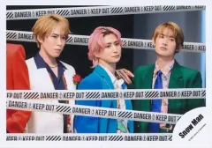 【中古】生写真(ジャニーズ) Snow Man/宮舘涼太・佐久間大介・向井康二/横型・上半身/シングル「Dangerholic」MV＆ジャケ写オフショット/公式生写真
