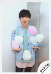 【中古】生写真(ジャニーズ) 7 MEN 侍/矢花黎/膝上・衣装水色・ピンク・両手パー・ハートの風船・口開け・背景白/「SUMMER STATION パパママ一番 裸の少年 夏祭り!」グッズオフショット/公式生写真