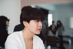 【中古】生写真(男性) 防弾少年団/J-HOPE(ジェイホープ)/横型・バストアップ・衣装白・両手下げ・体右向き・ポストカードサイズ/展示会「2018 BTS EXHIBITION オヌル」「24=7 Serendipity」シーズン1 生写真(LIVE PH