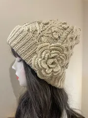 2316 アラン手編みニット帽　ハンドメイド　お花モチーフブローチ付き