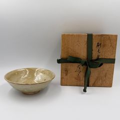 歪み無地古唐津茶碗(桃山〜江戸初期頃、元箱、古綿更紗包み布付、補修