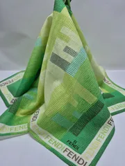 【used品】美品！FENDI  レディースハンカチ 約58㎝ 大判サイズ ミニスカーフ おひざ掛け