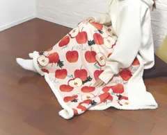 カワイイ！リンゴとネコの柄ブランケット