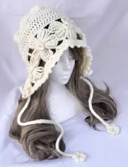 ハンドメイド　ボンネット　ニット帽　花モチーフ　オフホワイト