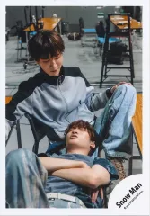 【中古】生写真(STARTO) Snow Man/渡辺翔太・向井康二/膝上/アルバム「RAYS」MVオフショット/公式生写真