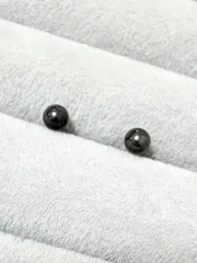 小ぶり　ピアス 丸玉 ブラック ステンレス　つけっぱなし