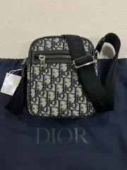 2025年最新】dior メッセンジャーポーチの人気アイテム - メルカリ