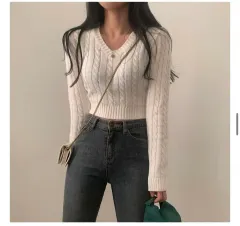 シュガパウダー ケーブル編み Vネック クロップド ニット アイボリー